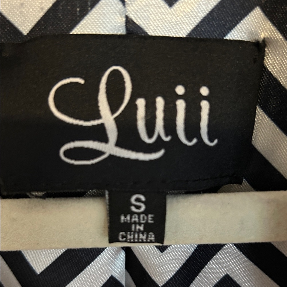 Split Black Open-Front Luii Jacket with pleats - image 2